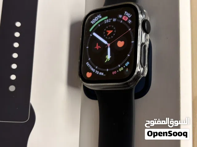 Apple Watch Series 9 (مقاس 45mm) - نظيفة جداً وبحالة ممتازة! اعليها لزقة حماية للشاشة مش خدش