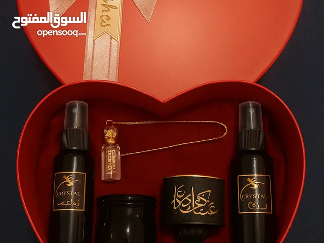 هدية فاخرة مكونة من ربع تولة دهن المسك ومبخر وتولة بخور كودي موري ومرش ليلة عمر ومرش رهيب وملقط بخور