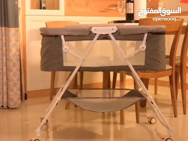 سرير أطفال / وهزاز