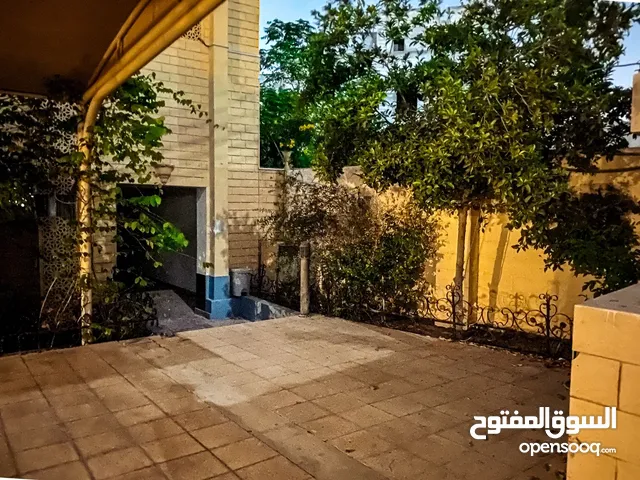 شقة للايجار في مدينة السلطان قابوس- 3BHK apartment for rent in MQ