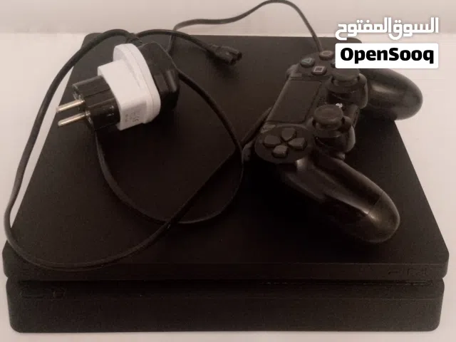 للبيع PS4 Slim مهكر  تحديث 12.00 مساحة 408GB معاه يد أصلية الجهاز نظيف جدًا وربي يبارك غير مفتوح نها