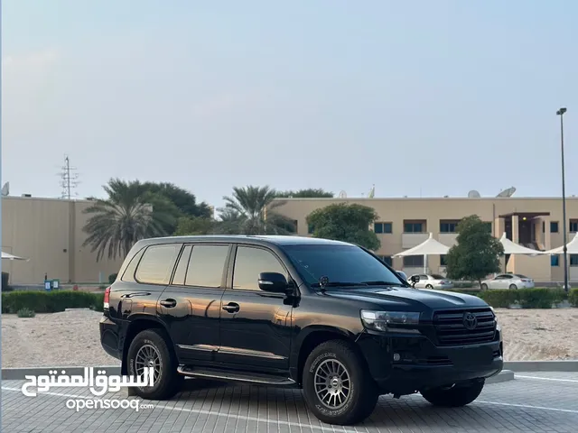 Toyota land cruiser 2014 VXR-v8/4.6L - limited edition back original paint with screen dash board