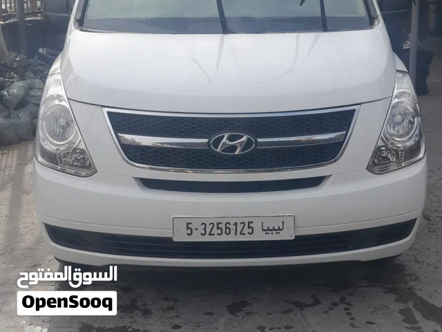 2013 هيونداي H1 GL