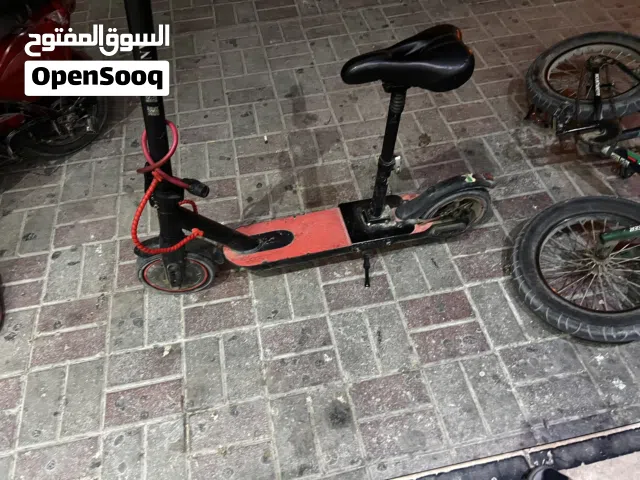 اسكوتر من شركه كورني معاه بطريه هديه وي الورق بتاعو وي ورق الضمان وي السيفتي وي القفل
