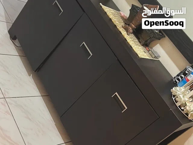 خزانة أحذية مع مرابة نفس اللون