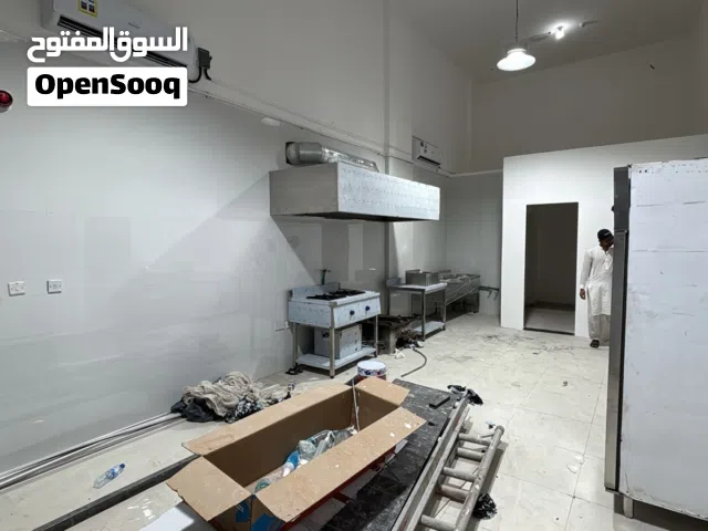 للبيع مطبخ جاهز تشطيب جديد ابوظبي مصفح  مع باركنات Restaurant kitchen for sale