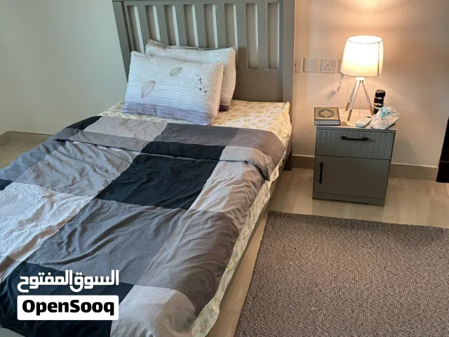 سرير ودولاب 150x200 وكمودينو واباجورا وسجاده هديه