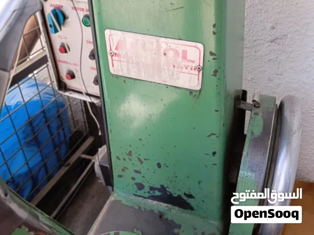 ماكينة خياطة وصيانة الحقائب والأحذية