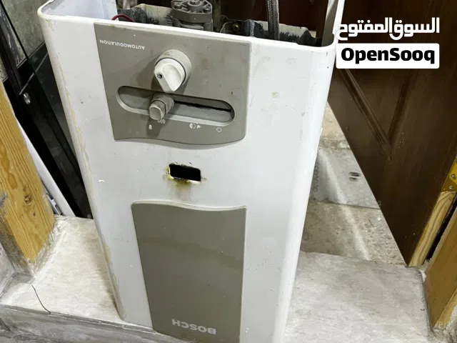 قيزر غاز وثلاث شبابيك الامنيوم وثلاث حمايات شبابيك ومطبخ الامنيون للبيع