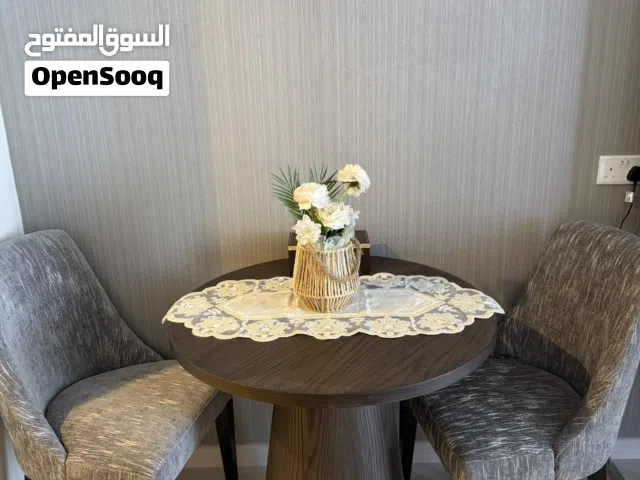Dining table+ chairs