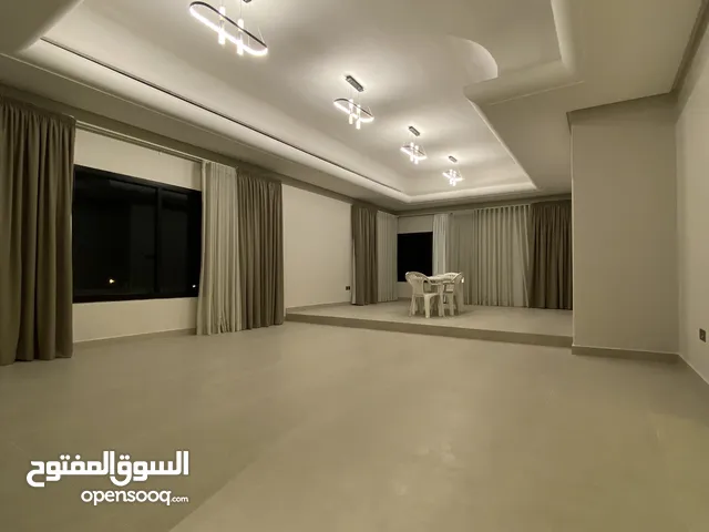400 m2 3 Bedrooms Apartments for Rent in Hawally Jabriya