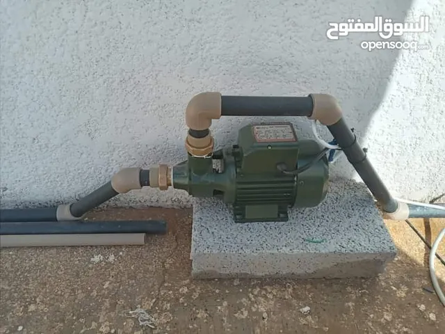سباك ليبي في غرب بنغازي