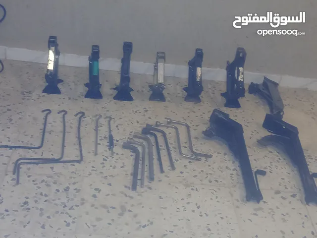 كريكات ومفاتيح قومات مستعملة للبيع.....