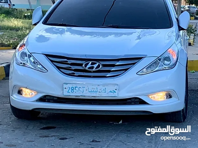 Hyundai Sonata Standard in Gharyan