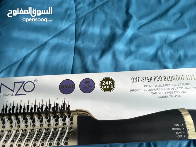 فرشاة السشوار اينزو باللون المميز الذهبي والاسود .. صناعة ايطالية والسعر قابل للتفاوض