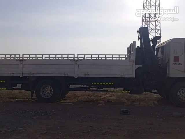 12 ton mitsubishi truck with hiab crane 6.3