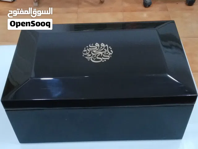 صندوق للسيجار او التمور او العطور