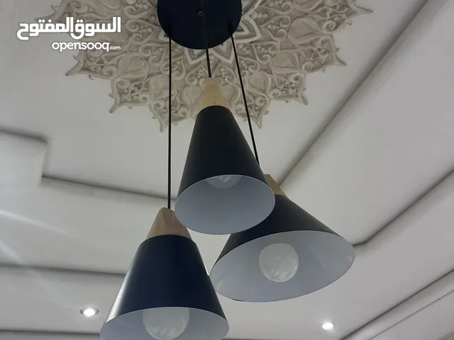 نجفة 3 رؤوس مودرن أنيقة - شبه جديدة
