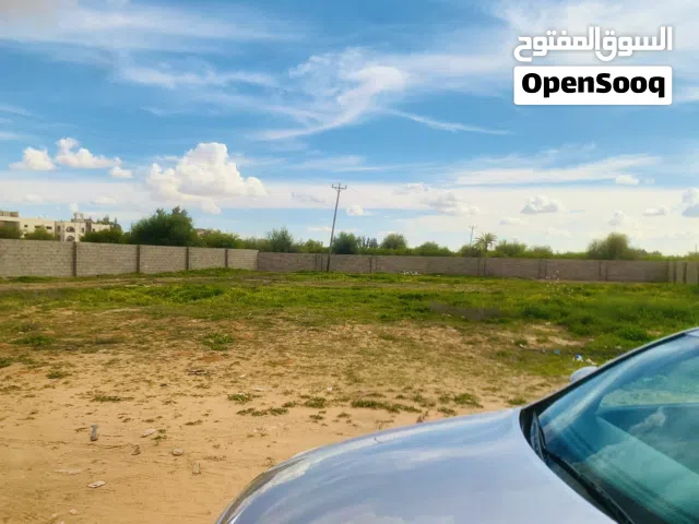 قطعة ارض تجاريه ممتازه على الطريق الرئيسي السنتر قصر بن غشير