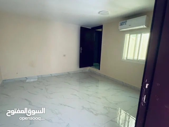 للبيع بيت عربي نظيف جداً في البستان - عجمان  المساحة واسعة الموقع: مميز جداً بمنطقة البستان سعر مميز
