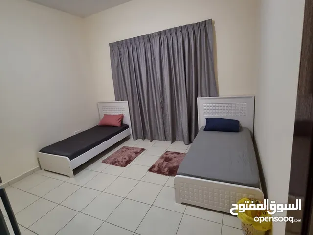 يوجد لدينا منزل شباب في الخان مطل على الكورنيش بجانب إكسبو الشارقة قريب على موا