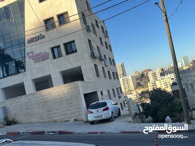 مكتب للبيع في عمارة المدينة لمكتب مؤجر في الشهر 2000شيقل