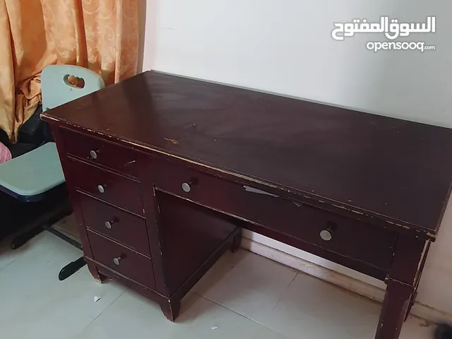 طاولة مكتبيه للمذاكرة او التخزين من مزاد السفاره الامريكيه