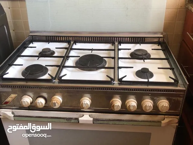 فرن للبيع بحاله جيده 25 A cooker in good condition, its price is 25BD