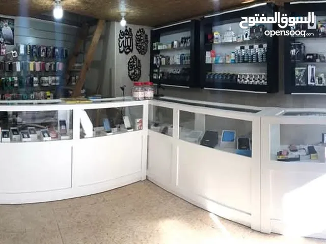 ديكور خشب بحالة ممتازه
