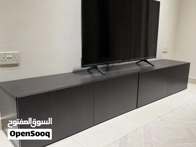 هيكل سرير مع مرتبه وطاوله تلفزيون وكومدينه