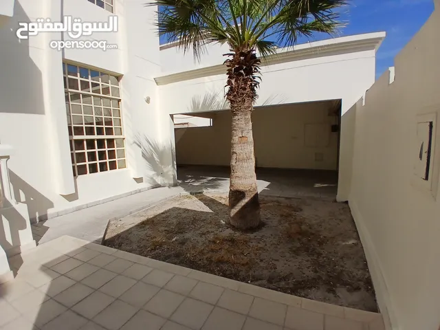 Spacious Villa  4 bedroom  with private pool in Busaiteen (King Hamad).............................