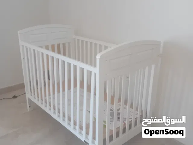 لبيع سرير اطفال