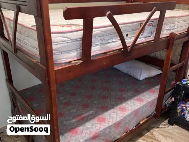 سرير بطابقين كبير