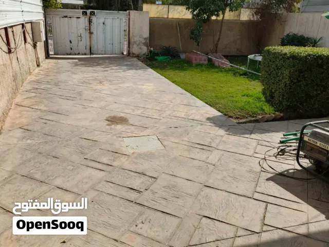 بيت للإيجار