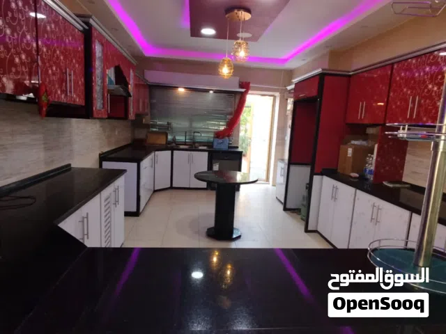 شقه ارضيه للبيع في طبربور ابو عليا  مساحه الشقه داخليه 180متر عبارة عن 4نوم 3حمام  غرفه غسيل  ترس 90