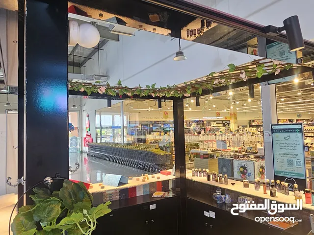 كاونتر لبيع العطور جاهز فورا 3×3 مسقوف