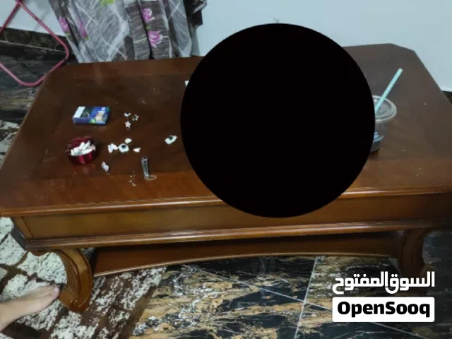 طاوله بنوع جيد نظيفه جداً