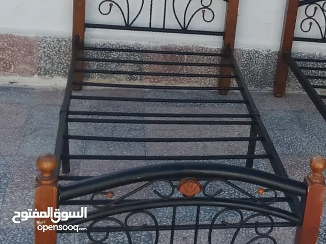تخت مفرد وسرير بيبي ومكتب دراسه وعرباي