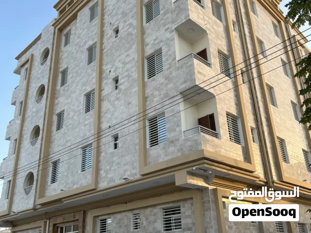 شقة جديده بسعر تنافسي في قلب صلالة للايجار الشهري