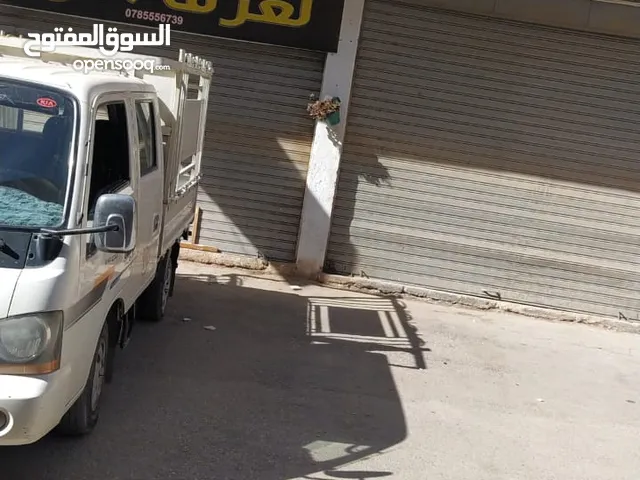 محلات تجارية مميزة للإيجار تصلح للأعمال الحرفية أو المعارض، بموقع حيوي – الرصيفة / الجبل الشمالي