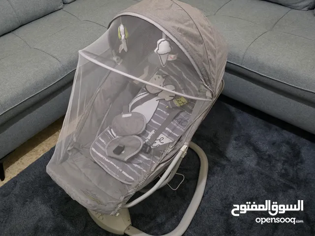 تخت بيبي هزاز كهربائي نوعية ممتازة جديد