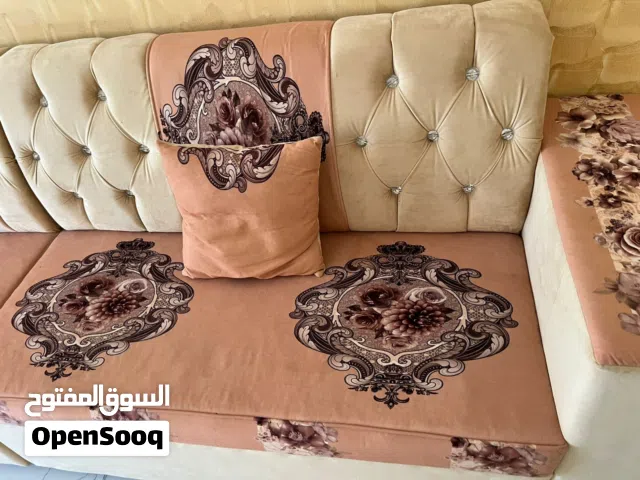 كنب جلوس نظيف جدا جدا ...بسعر مغري