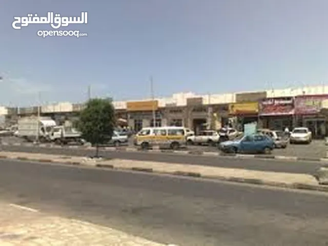 للايجار محل بسوق اليزيدي التجاري البريقه بجانب بانافع لعدم التفرغ محل فتحتين من داخل المركز وخارج