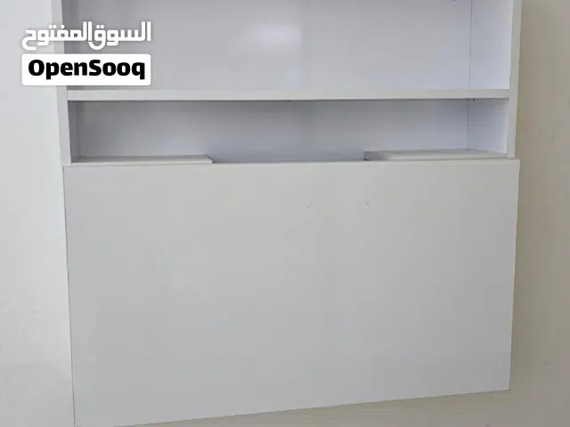 ميز مكتبي تعليك