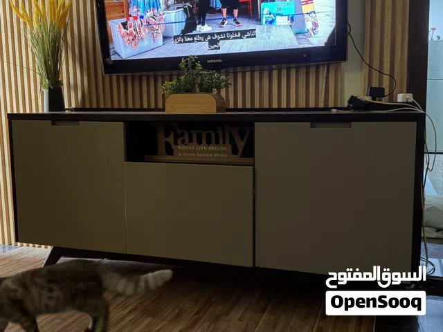 Tv stand /  طاولة تلفزيون