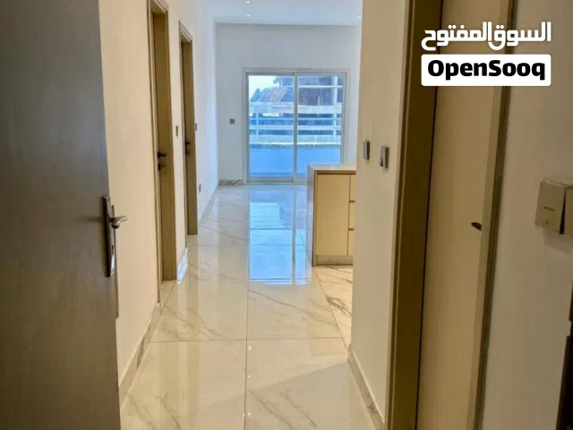 شقة غرفة وصالة للبيع تماك حر بالاقساط مع المطور. تحت الانشاء مع مكيف مجاني كهرباء حكومي التسليم 2027