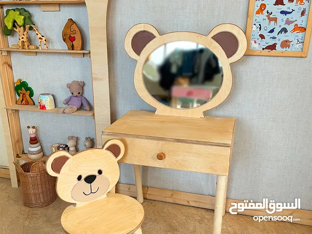 طاولة مزدوجة الاستخدام للأطفال (زينة وكتابة) مع كرسي خشبي – تصميم تيدي معرض فرانه