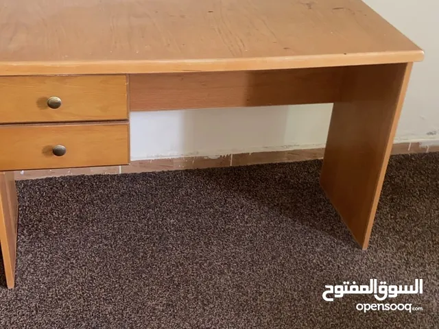 مكاتب بحالة ممتازة متوفر 3 السعر 25
