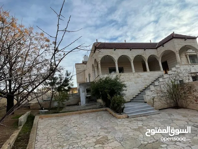 300 m2 More than 6 bedrooms Villa for Sale in Mafraq Manshiyyet Bani Hassan