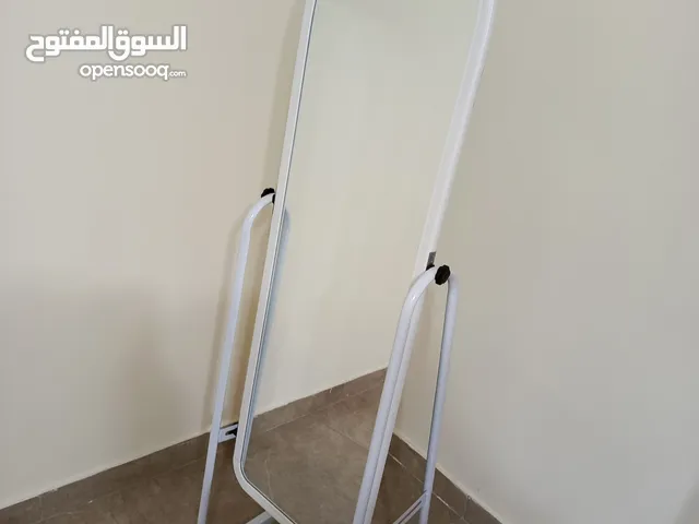 مرايا مميزه مع قاعده سله لون ابيض ثقيله مع امكانيه للتعليق بالحائط ثقيله وماكنه وممكن تعليقها بالحيط